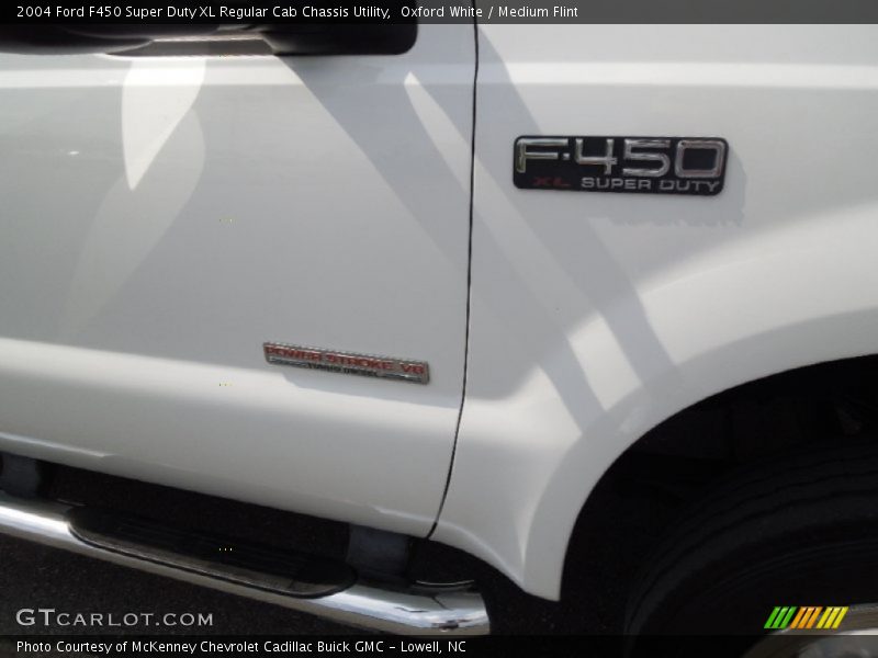 Oxford White / Medium Flint 2004 Ford F450 Super Duty XL Regular Cab Chassis Utility