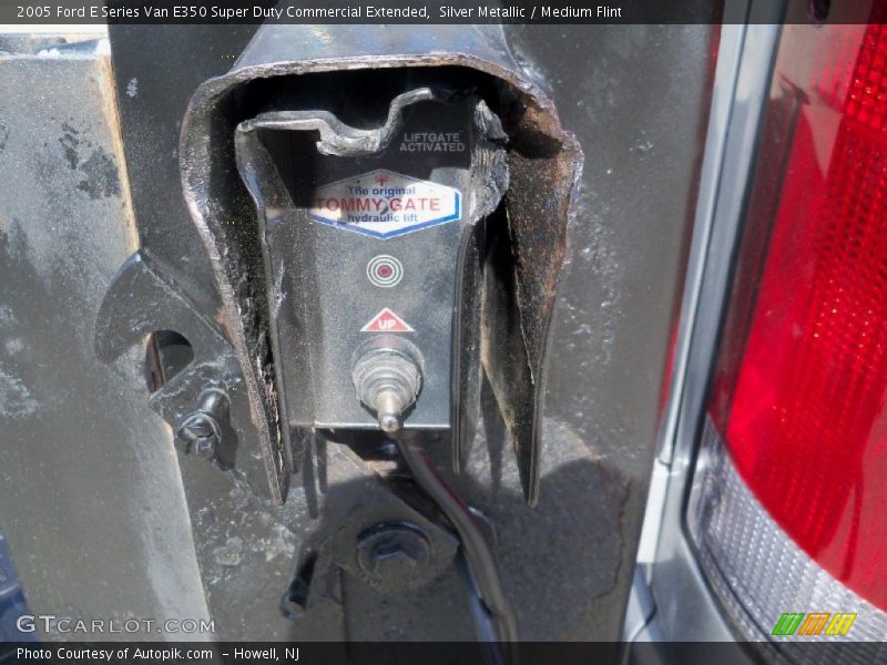 Silver Metallic / Medium Flint 2005 Ford E Series Van E350 Super Duty Commercial Extended