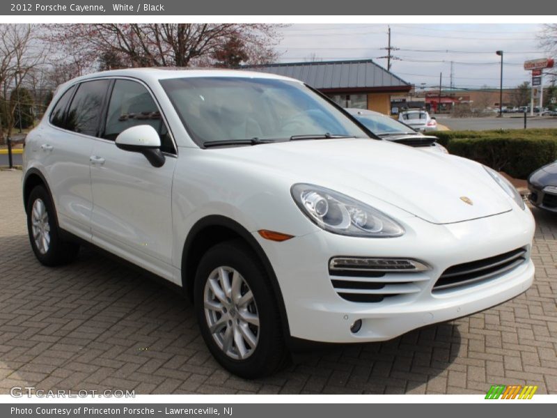 Front 3/4 View of 2012 Cayenne 