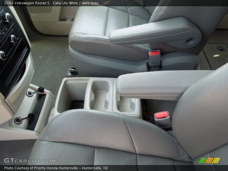 Calla Lilly White / Aero Grey 2009 Volkswagen Routan S