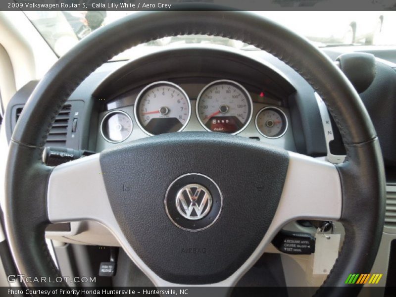 Calla Lilly White / Aero Grey 2009 Volkswagen Routan S