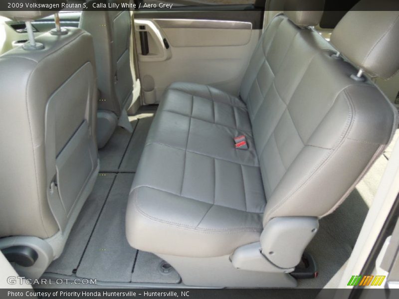 Calla Lilly White / Aero Grey 2009 Volkswagen Routan S