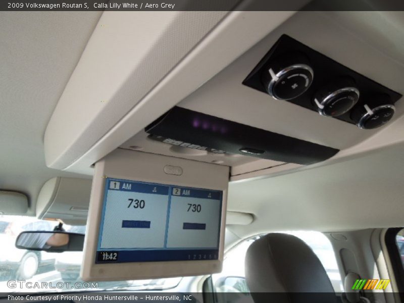 Calla Lilly White / Aero Grey 2009 Volkswagen Routan S