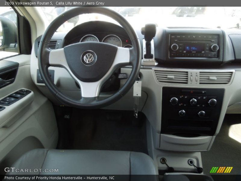 Calla Lilly White / Aero Grey 2009 Volkswagen Routan S