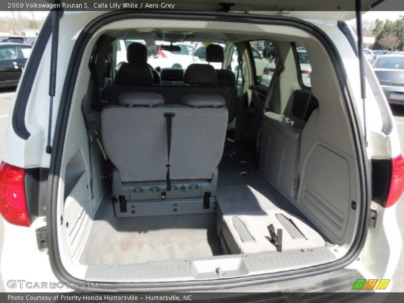 Calla Lilly White / Aero Grey 2009 Volkswagen Routan S
