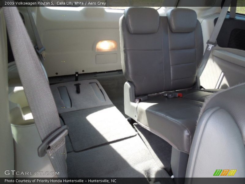 Calla Lilly White / Aero Grey 2009 Volkswagen Routan S