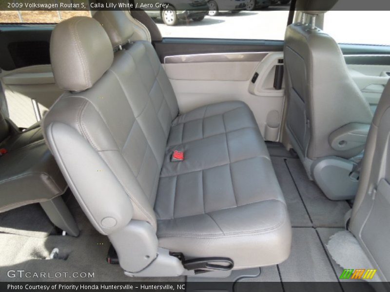 Calla Lilly White / Aero Grey 2009 Volkswagen Routan S