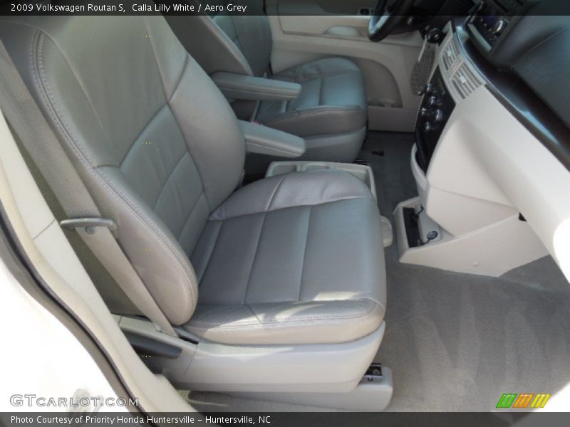 Calla Lilly White / Aero Grey 2009 Volkswagen Routan S