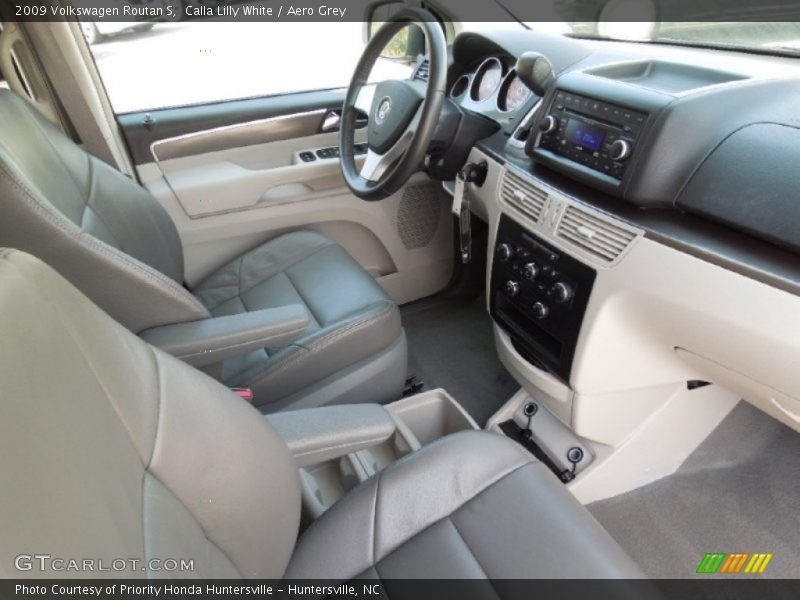 Calla Lilly White / Aero Grey 2009 Volkswagen Routan S
