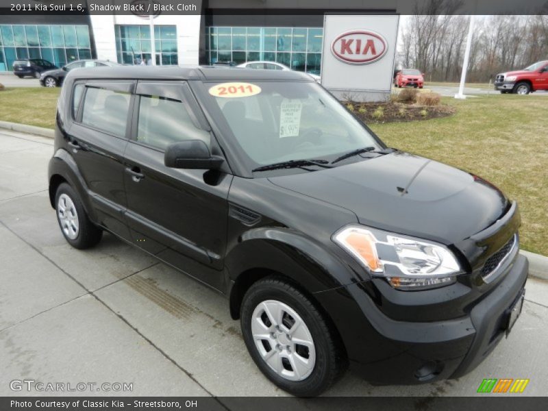 Front 3/4 View of 2011 Soul 1.6