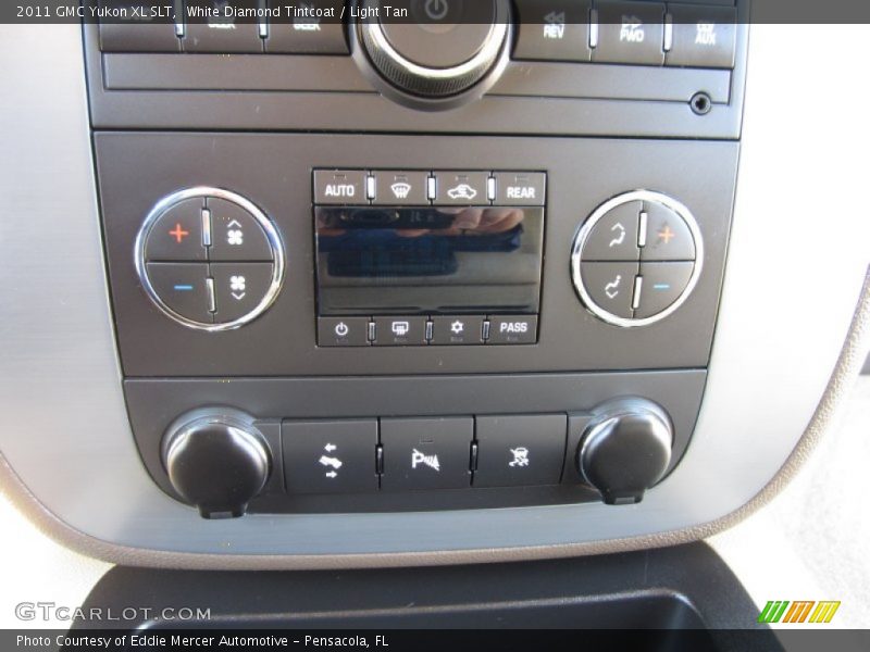 White Diamond Tintcoat / Light Tan 2011 GMC Yukon XL SLT