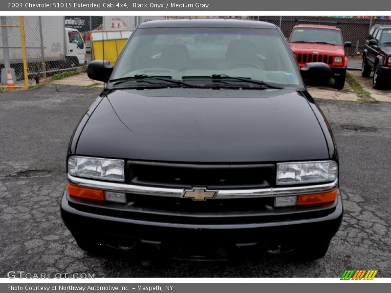 Black Onyx / Medium Gray 2003 Chevrolet S10 LS Extended Cab 4x4