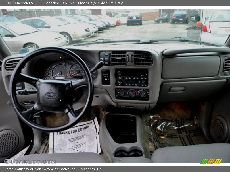 Black Onyx / Medium Gray 2003 Chevrolet S10 LS Extended Cab 4x4