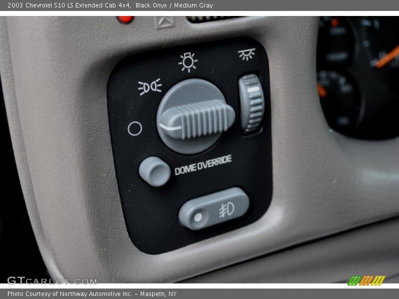 Controls of 2003 S10 LS Extended Cab 4x4