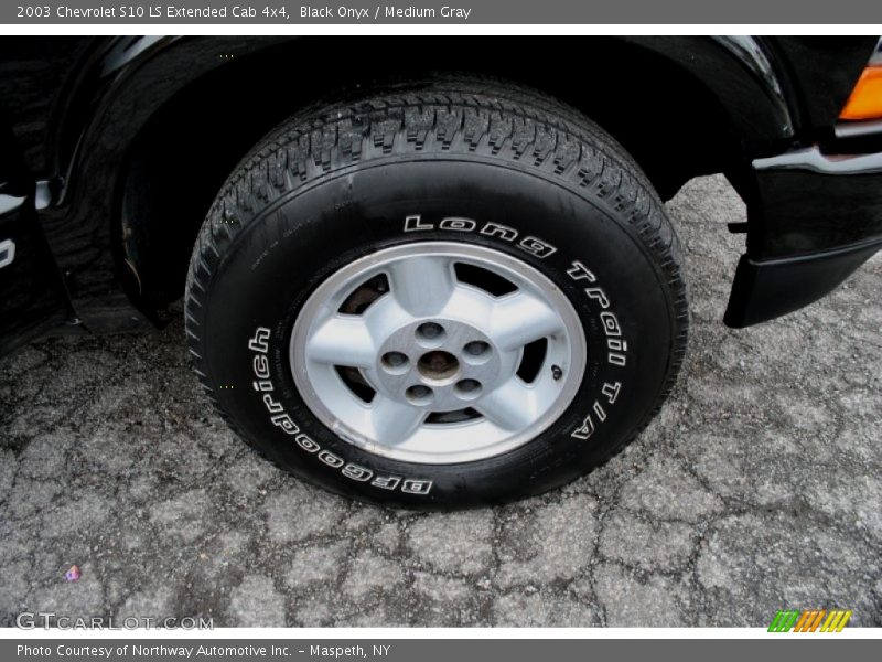 Black Onyx / Medium Gray 2003 Chevrolet S10 LS Extended Cab 4x4