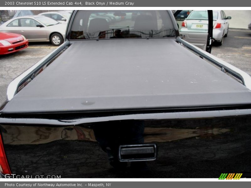 Black Onyx / Medium Gray 2003 Chevrolet S10 LS Extended Cab 4x4