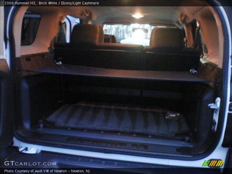 Birch White / Ebony/Light Cashmere 2009 Hummer H3