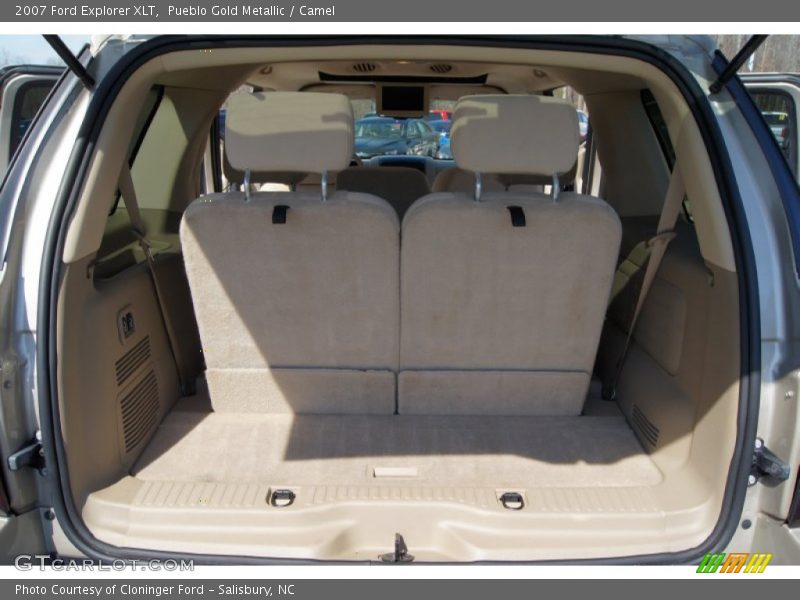 Pueblo Gold Metallic / Camel 2007 Ford Explorer XLT