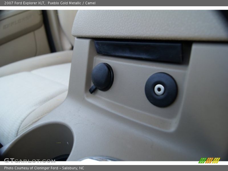 Pueblo Gold Metallic / Camel 2007 Ford Explorer XLT