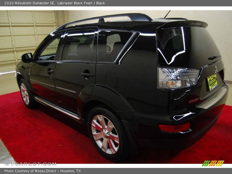 Labrador Black Pearl / Black 2010 Mitsubishi Outlander SE