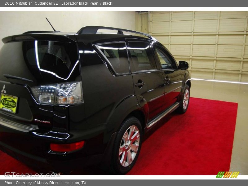 Labrador Black Pearl / Black 2010 Mitsubishi Outlander SE