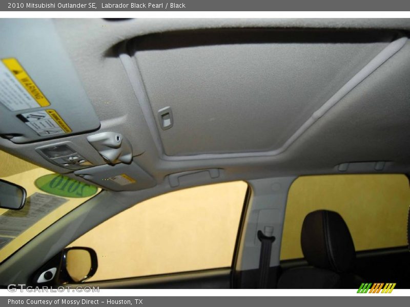 Labrador Black Pearl / Black 2010 Mitsubishi Outlander SE
