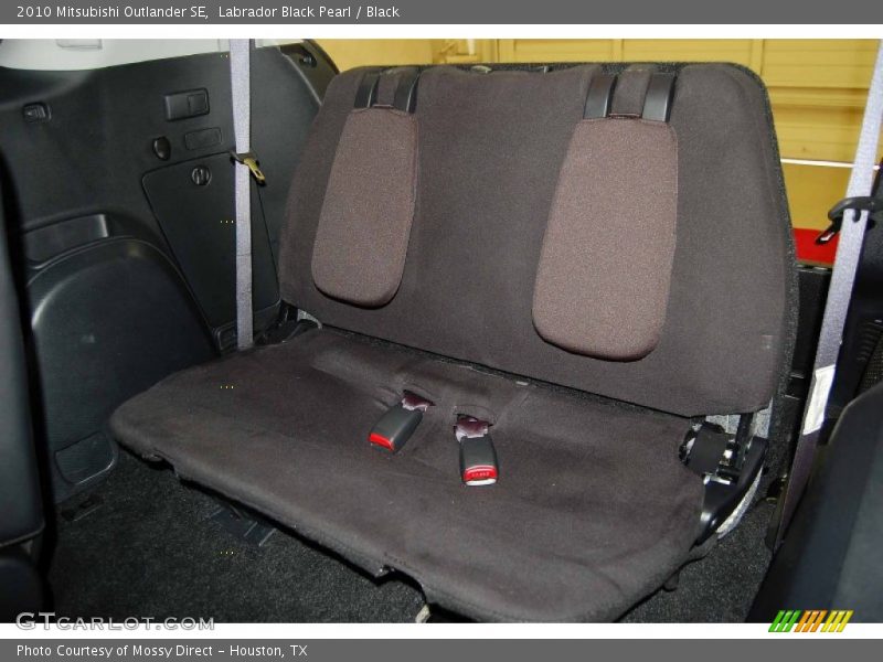 Labrador Black Pearl / Black 2010 Mitsubishi Outlander SE