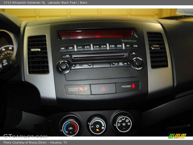 Labrador Black Pearl / Black 2010 Mitsubishi Outlander SE