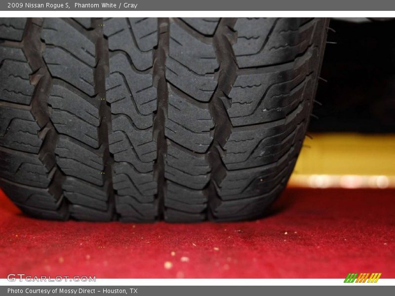 Phantom White / Gray 2009 Nissan Rogue S