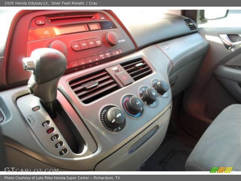 Silver Pearl Metallic / Gray 2005 Honda Odyssey LX
