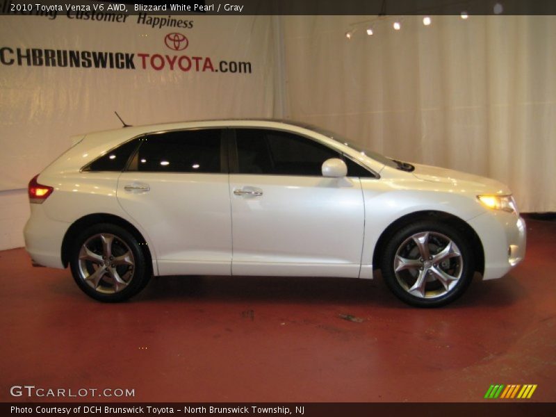 Blizzard White Pearl / Gray 2010 Toyota Venza V6 AWD