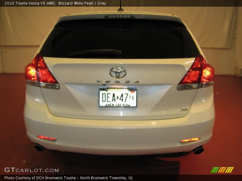 Blizzard White Pearl / Gray 2010 Toyota Venza V6 AWD