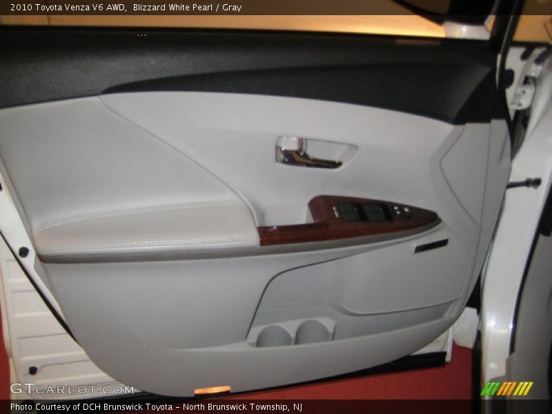 Blizzard White Pearl / Gray 2010 Toyota Venza V6 AWD