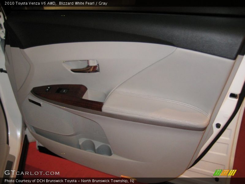 Blizzard White Pearl / Gray 2010 Toyota Venza V6 AWD