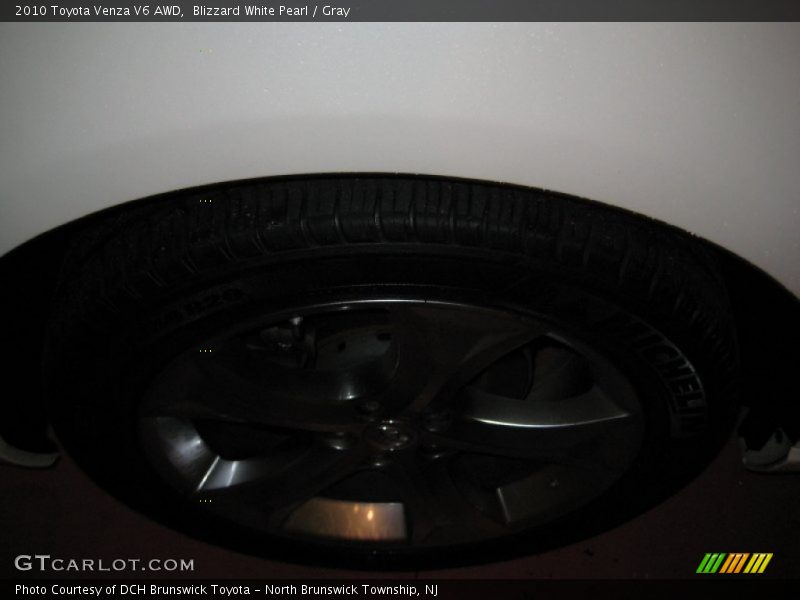 Blizzard White Pearl / Gray 2010 Toyota Venza V6 AWD