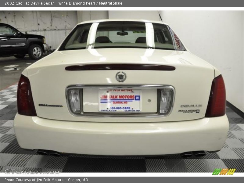White Diamond Pearl / Neutral Shale 2002 Cadillac DeVille Sedan