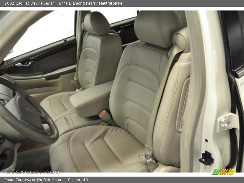 White Diamond Pearl / Neutral Shale 2002 Cadillac DeVille Sedan