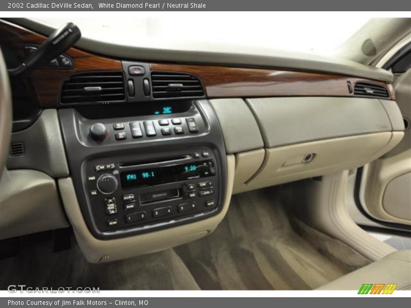 White Diamond Pearl / Neutral Shale 2002 Cadillac DeVille Sedan