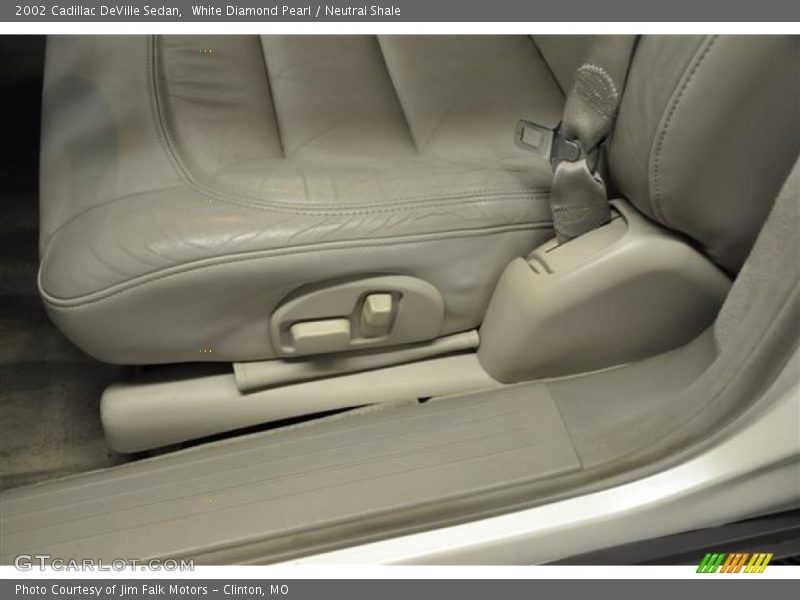 White Diamond Pearl / Neutral Shale 2002 Cadillac DeVille Sedan