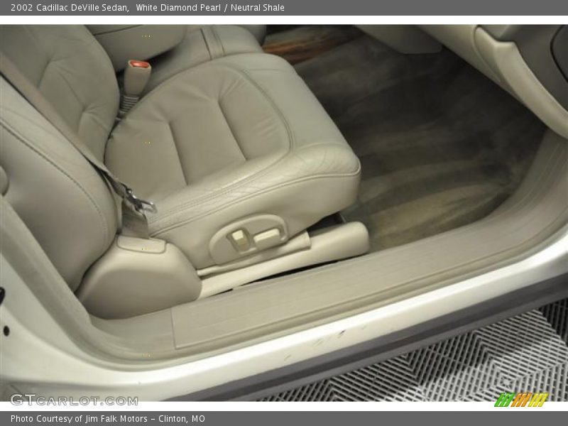 White Diamond Pearl / Neutral Shale 2002 Cadillac DeVille Sedan