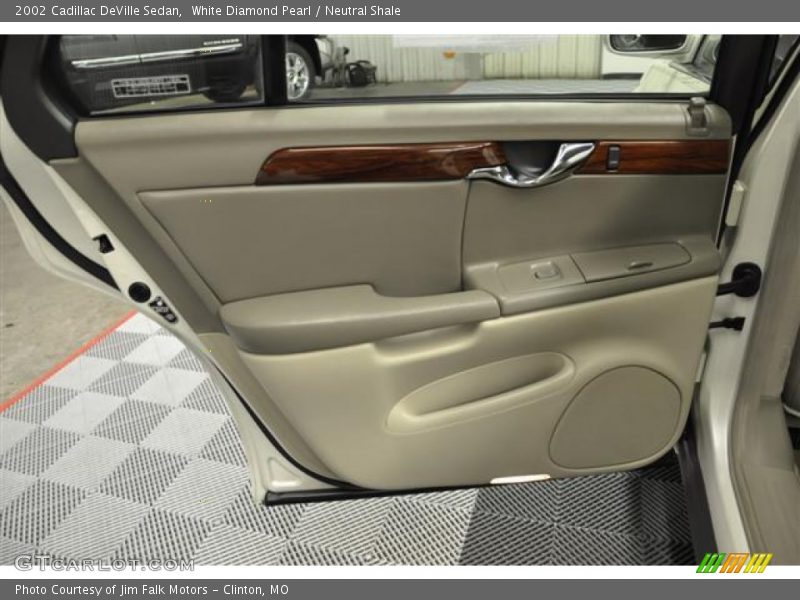 White Diamond Pearl / Neutral Shale 2002 Cadillac DeVille Sedan