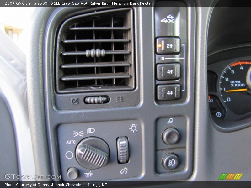 Controls of 2004 Sierra 2500HD SLE Crew Cab 4x4