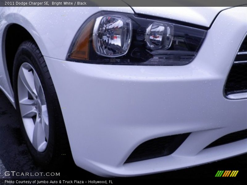 Bright White / Black 2011 Dodge Charger SE