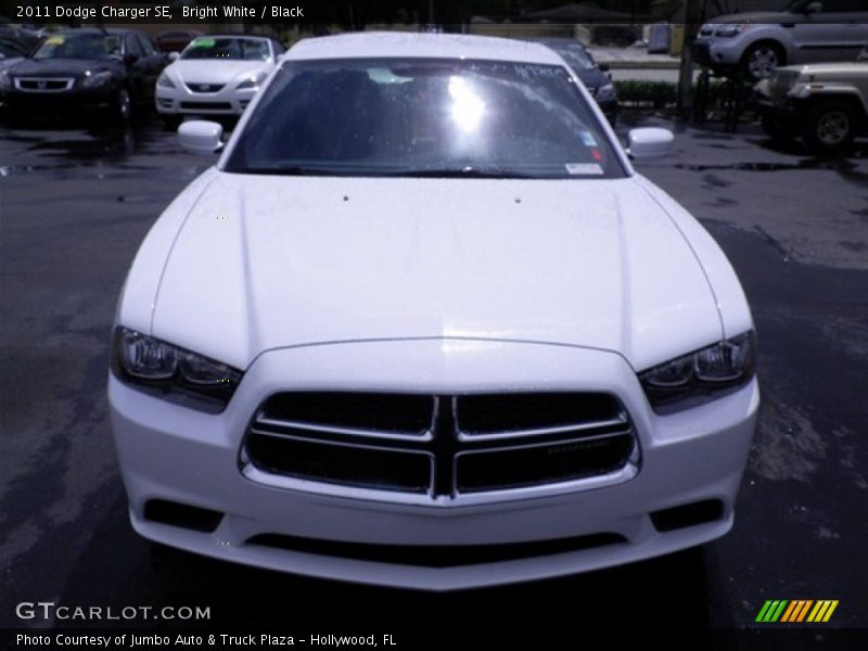 Bright White / Black 2011 Dodge Charger SE