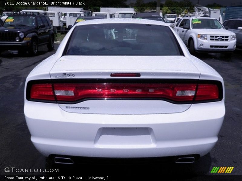Bright White / Black 2011 Dodge Charger SE