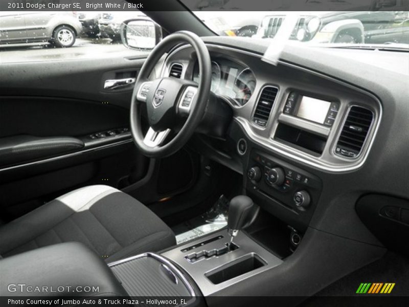 Bright White / Black 2011 Dodge Charger SE