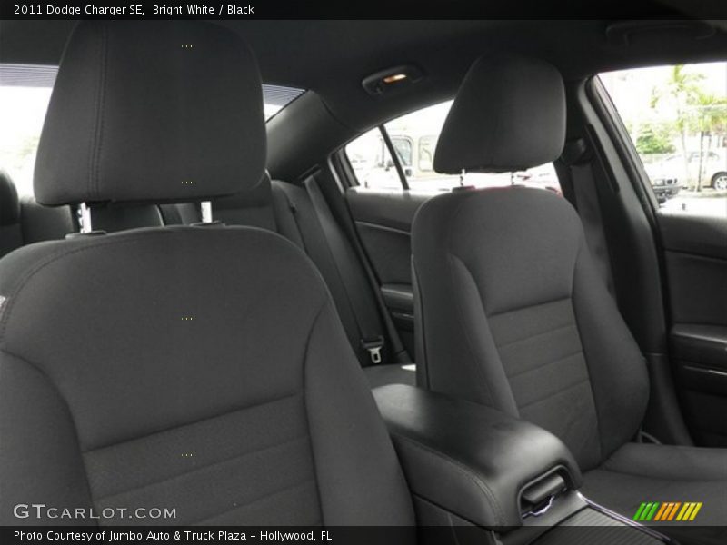 Bright White / Black 2011 Dodge Charger SE
