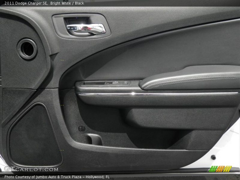 Bright White / Black 2011 Dodge Charger SE