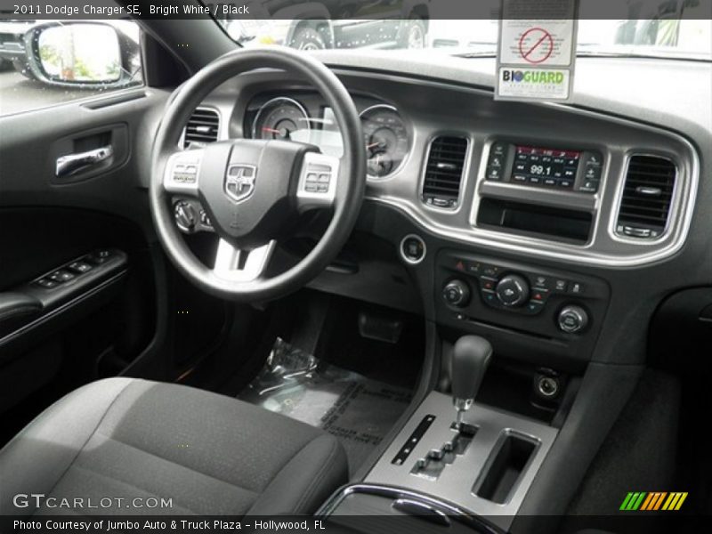 Bright White / Black 2011 Dodge Charger SE