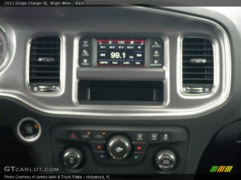 Bright White / Black 2011 Dodge Charger SE